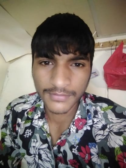 two young from karnal are stranded ni dubai, mony runs out, food is not available
